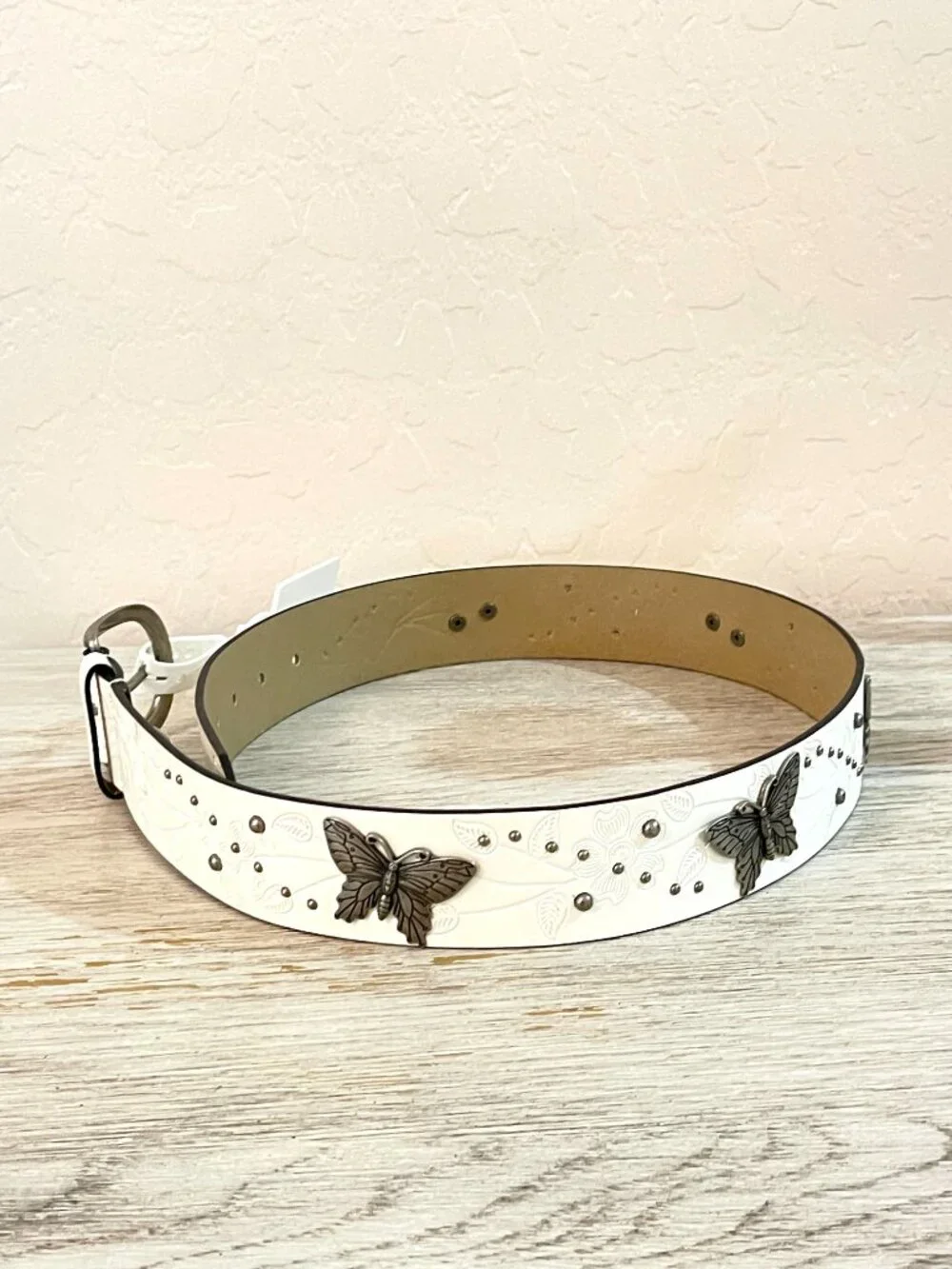 New Relic Butterfly Belt White Silver Stud Embossed Flowers Small